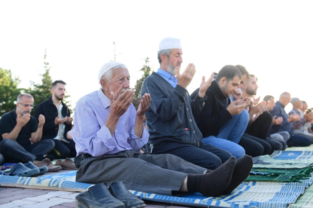 Yeşilyurt Gedik Namazgâh Alanında Bayram Namazı Heyecanı Yaşandı