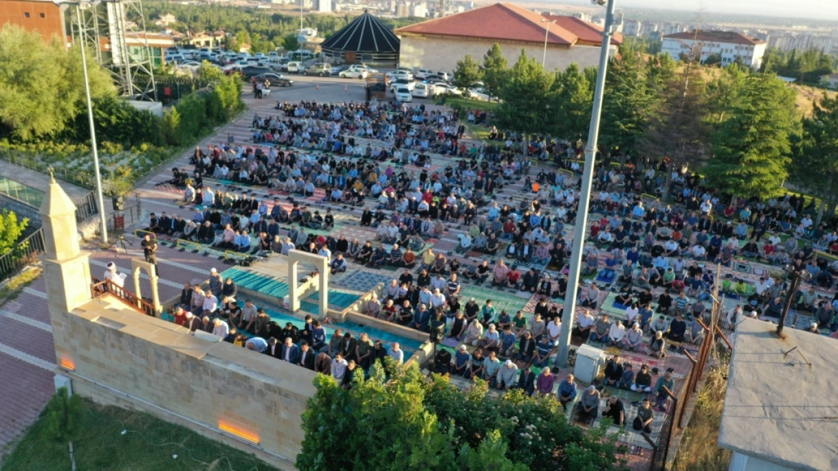 Yeşilyurt Gedik Namazgâh Alanında Bayram Namazı Heyecanı Yaşandı