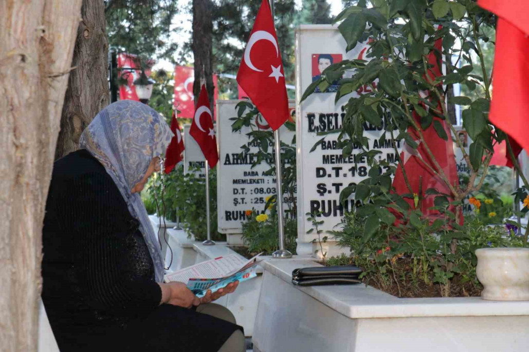 Malatyalılar bayram namazı için camileri doldurdu