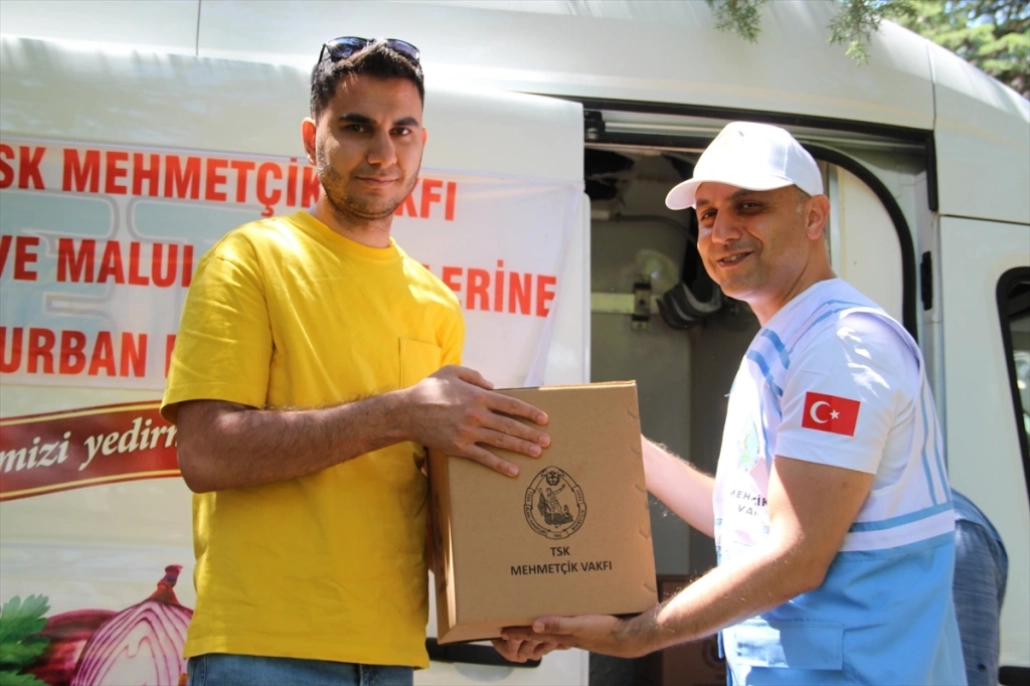 Mehmetçik Vakfı, Malatya'da şehit ve gazi ailelerine kurban eti dağıttı