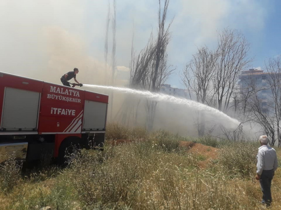 Malatya'da çıkan anız yangını söndürüldü