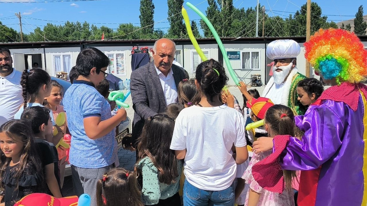 Depremzede çocuklar düzenlenen etkinlikle eğlendiler