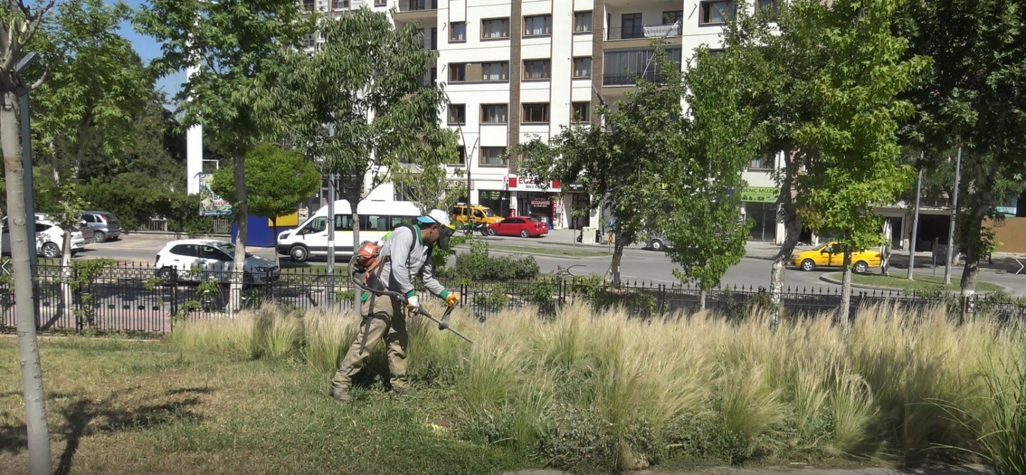 Malatya'da parkların bakım ve onarımları sürüyor