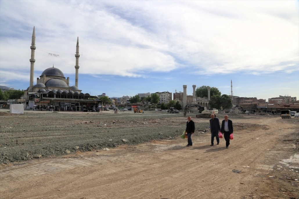 Depremin vurduğu Malatya'da 'ticaretin kalbi' yeniden inşa edilecek