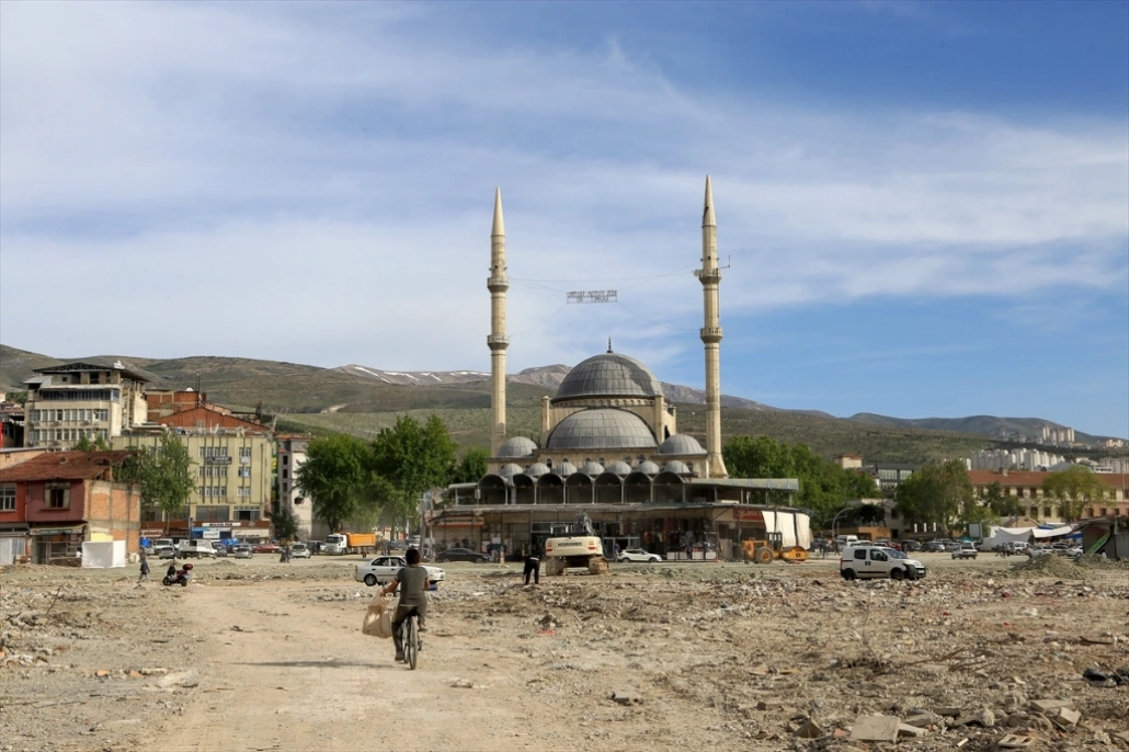 Depremin vurduğu Malatya'da 'ticaretin kalbi' yeniden inşa edilecek