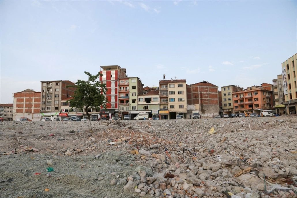 Depremin vurduğu Malatya'da 'ticaretin kalbi' yeniden inşa edilecek