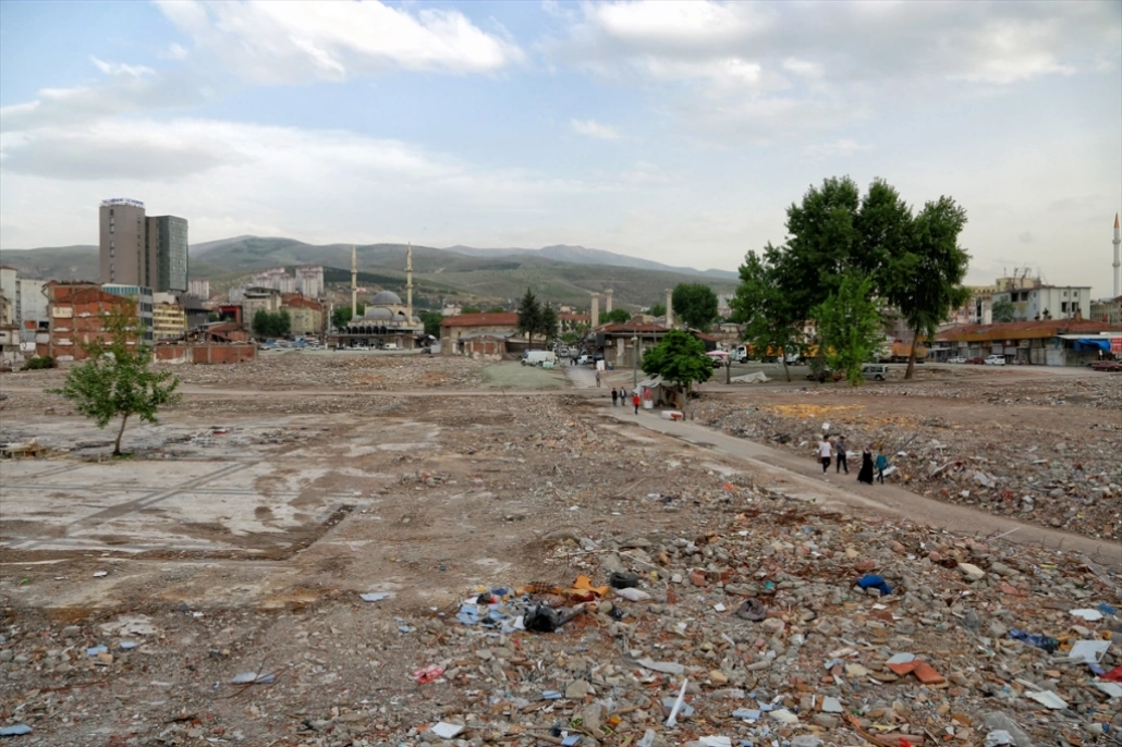 Depremin vurduğu Malatya'da 'ticaretin kalbi' yeniden inşa edilecek