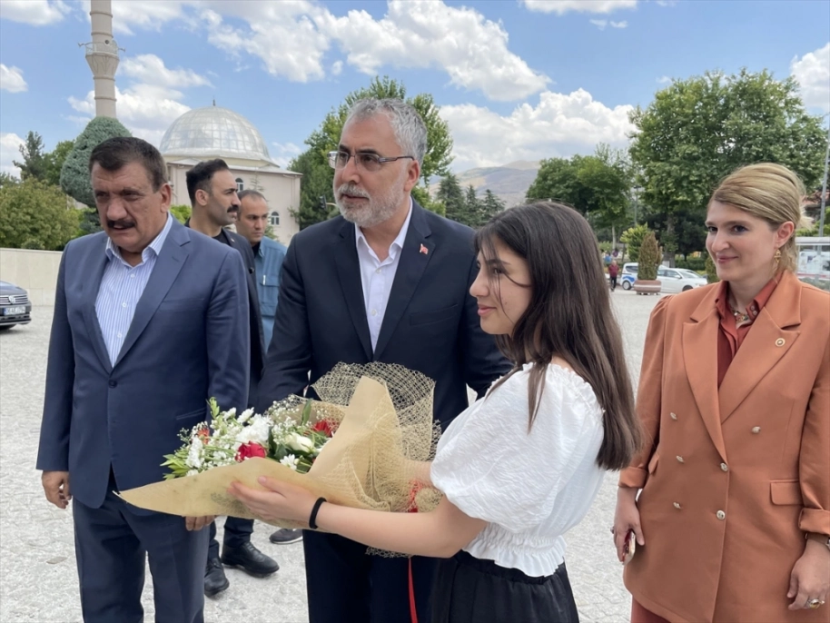 Bakan Işıkhan, Malatya'da ziyaretlerde bulundu