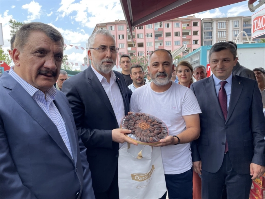 Bakan Işıkhan, Malatya'da ziyaretlerde bulundu