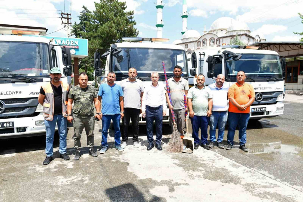 Başkan Çınar, sanayi sitesinde gerçekleşen temizlik çalışmalarını inceledi