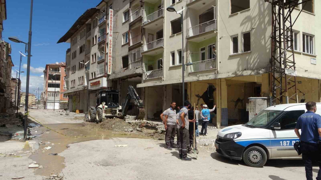 Malatya'da patlayan doğalgaz borusu paniğe neden oldu