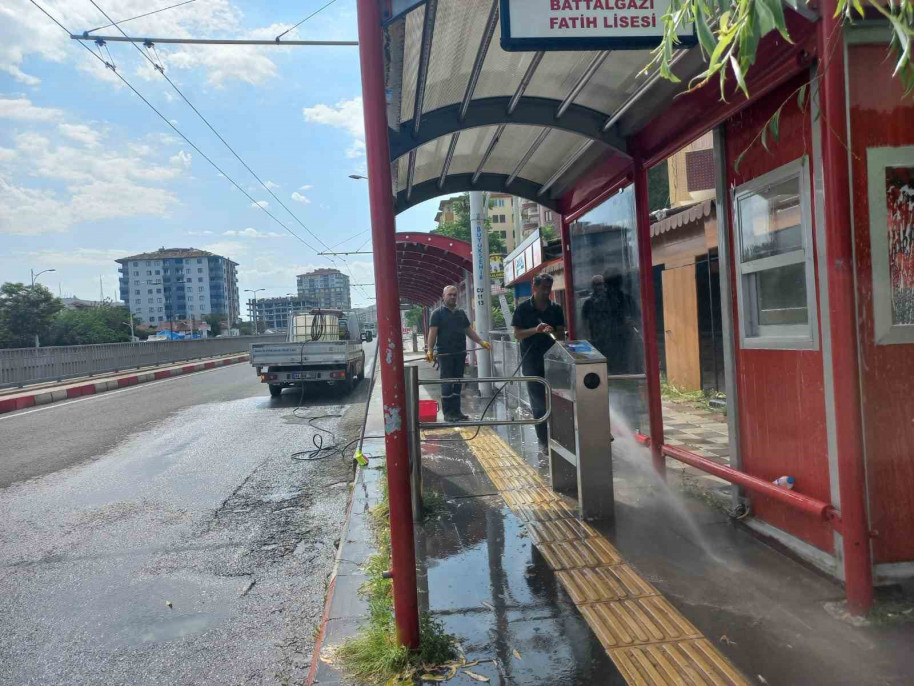 Malatya'da duraklar yenileniyor