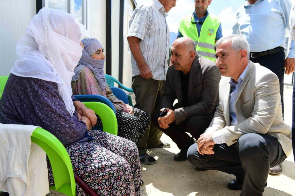 Yeşilyurt'ta depremzedelere yardımlar sürüyor