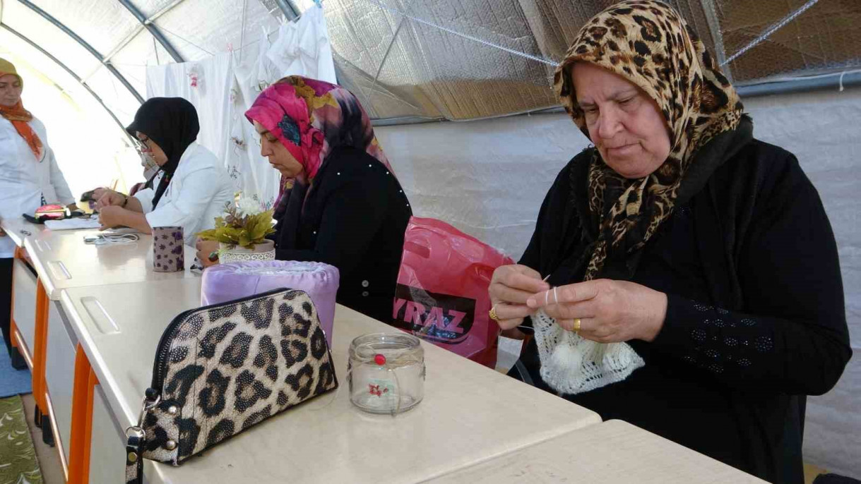 Depremzede kadınlar kooperatif çatısında yeniden üretime başladı