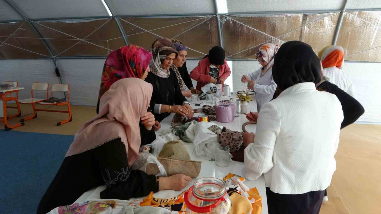 Depremzede kadınlar kooperatif çatısında yeniden üretime başladı