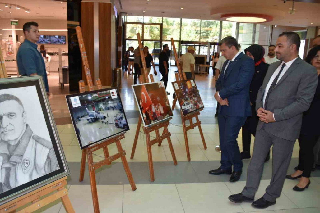 15 Temmuz temalı sergi ve anı defteri açıldı