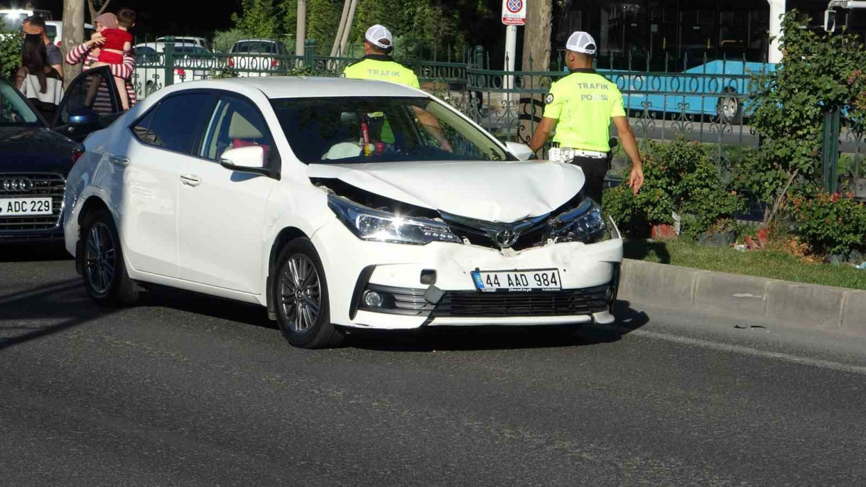 Malatya'da zincirleme kaza: 4 araç birbirine girdi