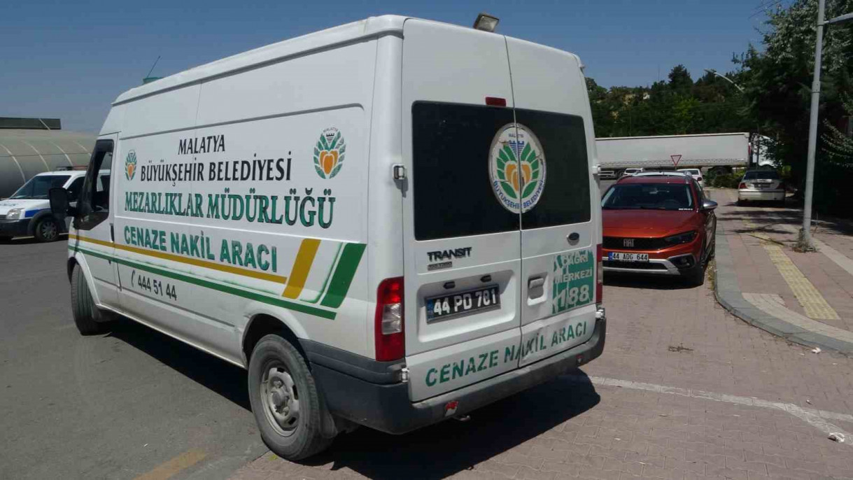 Tartıştığı eşini 30 bıçak darbesiyle katletti