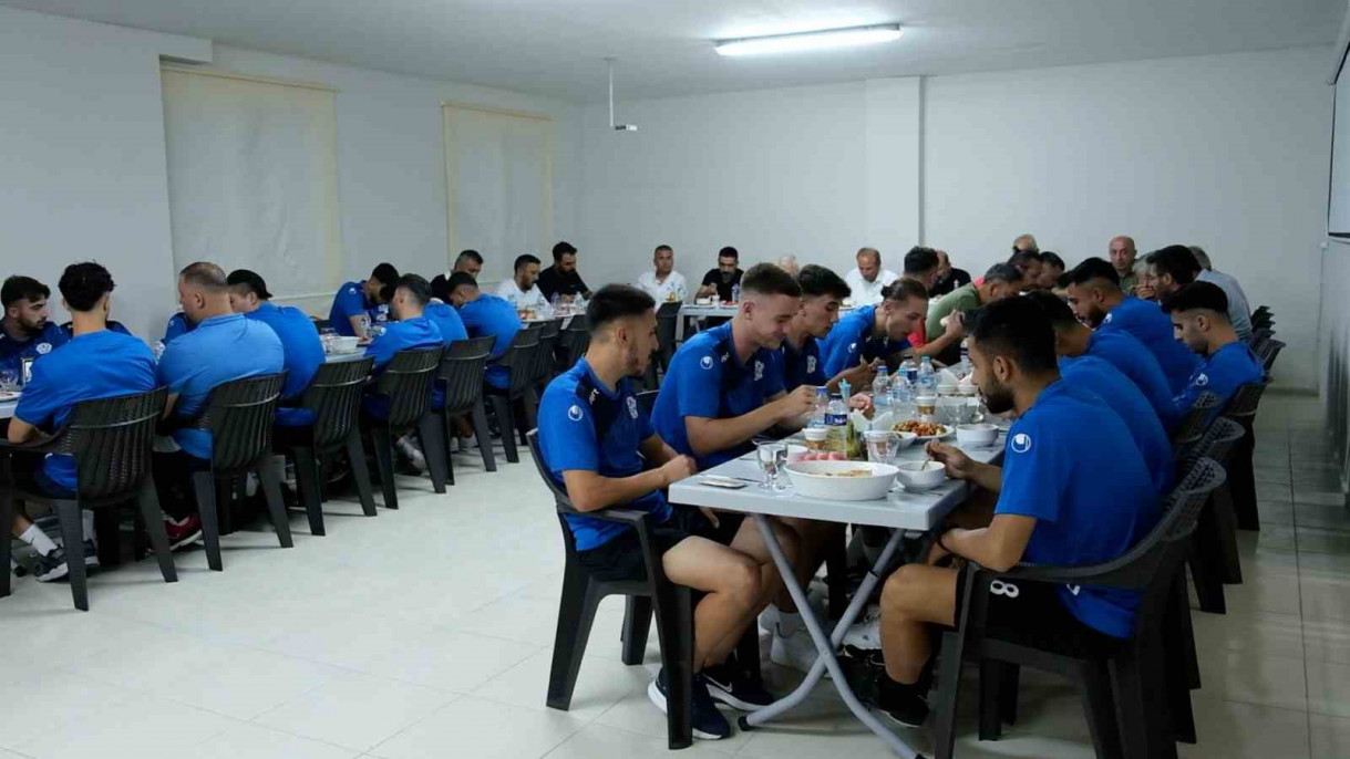 Arguvanspor'da sezon öncesi moral yemeği