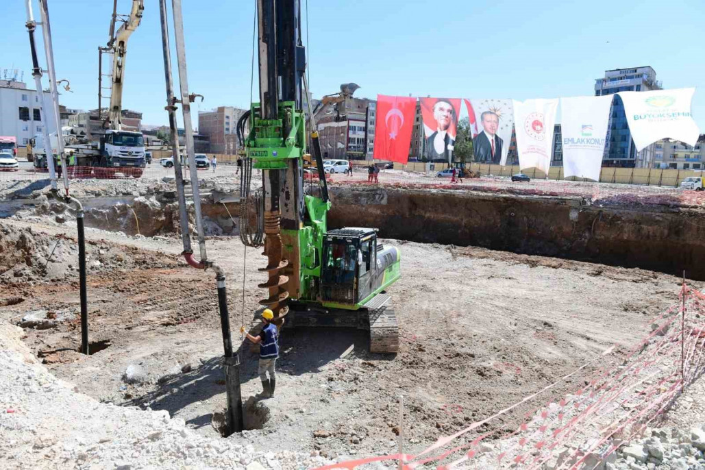 Malatya'da yerinde dönüşümde ilk kazma vuruldu