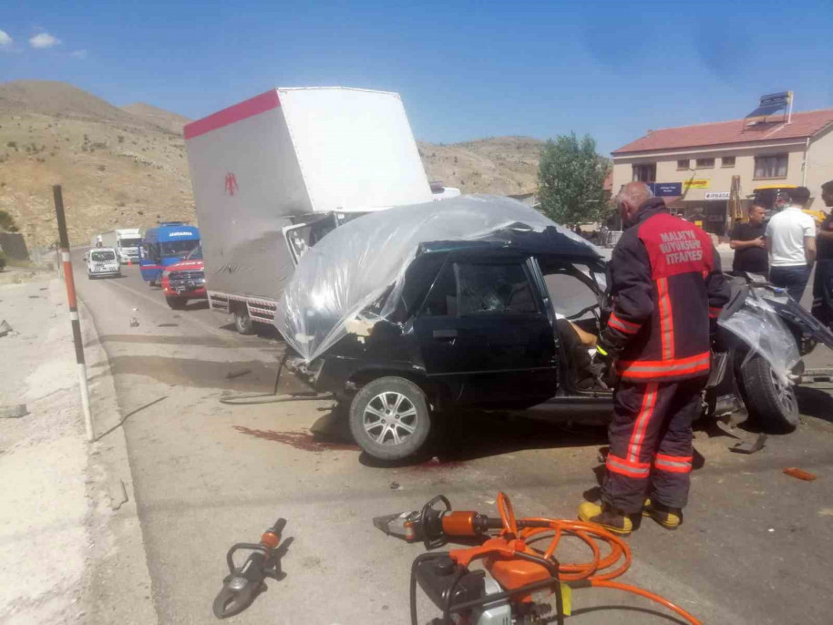 Malatya'da feci kaza: 2 ölü, 1 yaralı