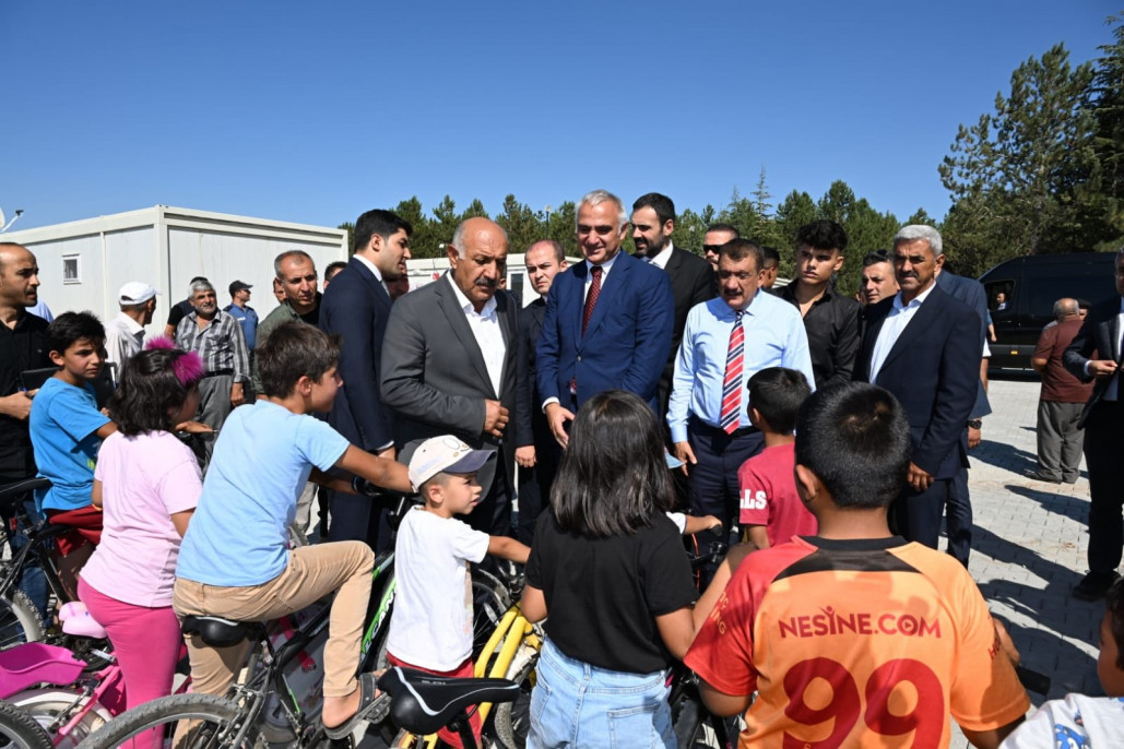 Bakan Ersoy, Malatya'da incelemelerde bulundu