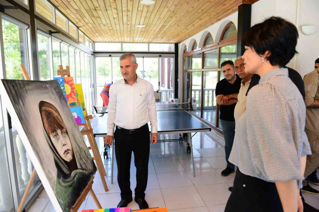 Başkan Çınar, Şehit Ömer Halisdemir Gençlik Merkezi çalışmalarını inceledi