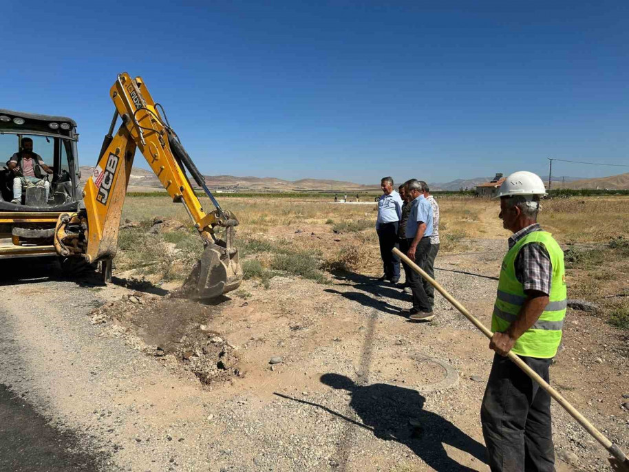 Yazıhan'da doğalgaz çalışmaları sürüyor