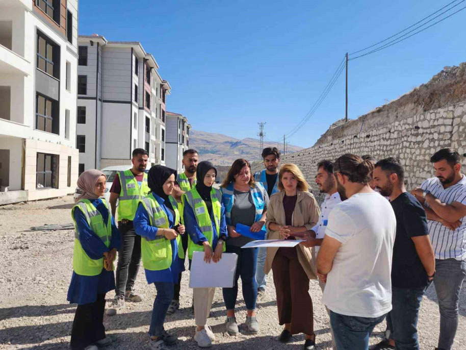 Milletvekili Ölmeztoprak: 'Deprem bölgesinde çalışmaların hızla sürüyor'