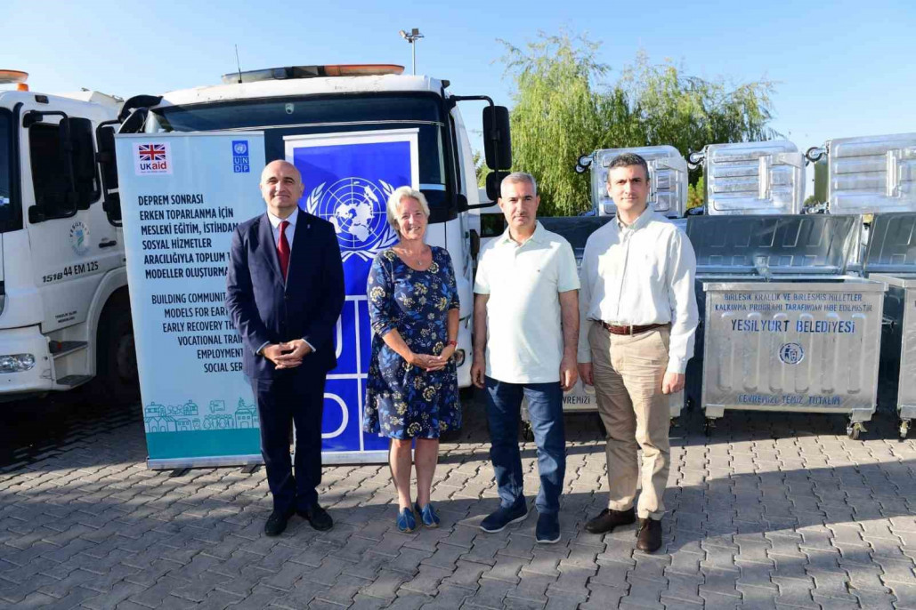Yeşilyurt Belediyesi'ne 110 adet hibe çöp konteyneri