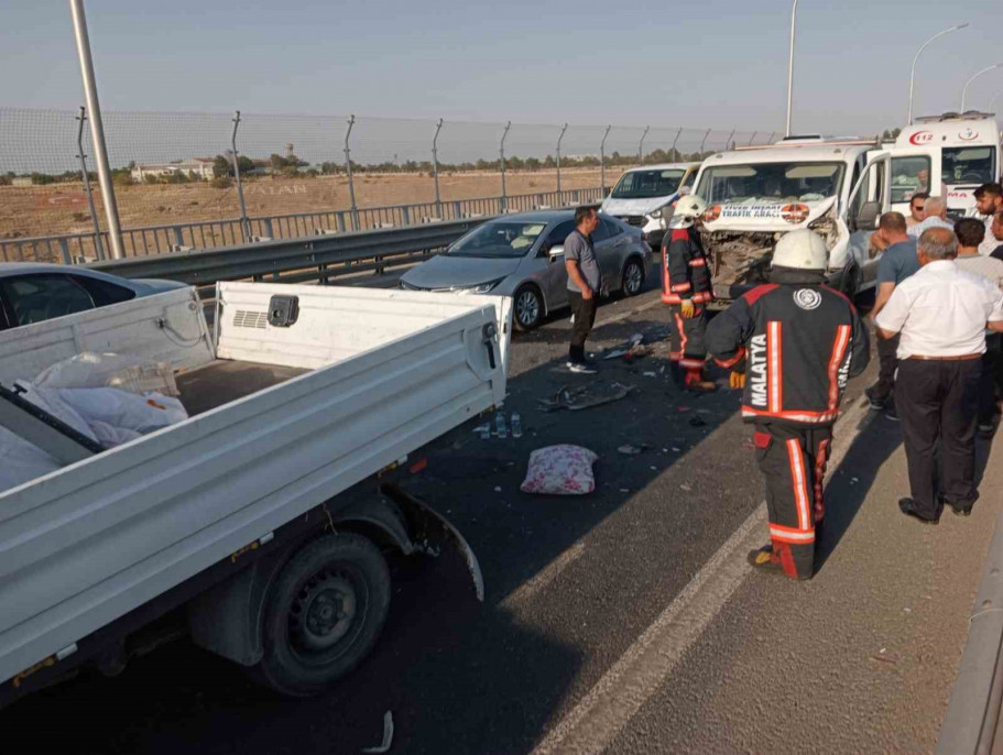 Malatya'da zincirleme kaza: 2 yaralı