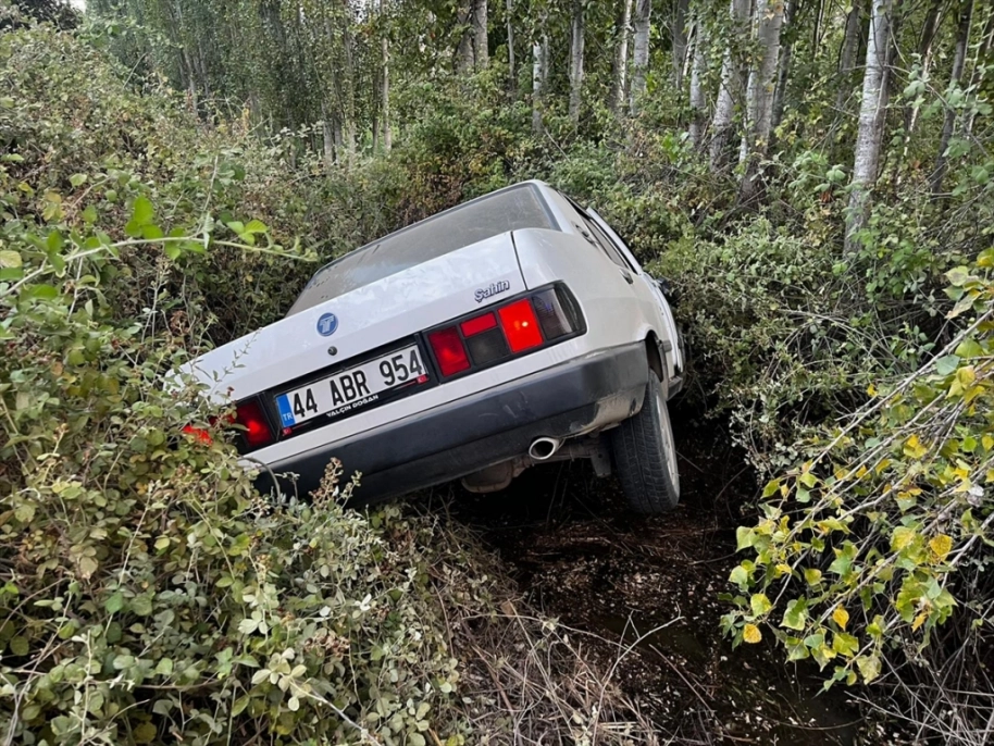 Malatya'da şarampole devrilen otomobildeki 2 kişi yaralandı