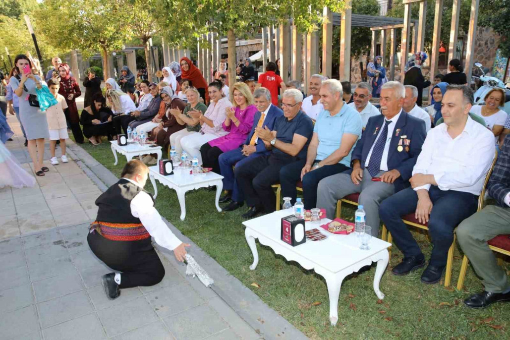 Güder, Down sendromlu çocukların gösterisine katıldı