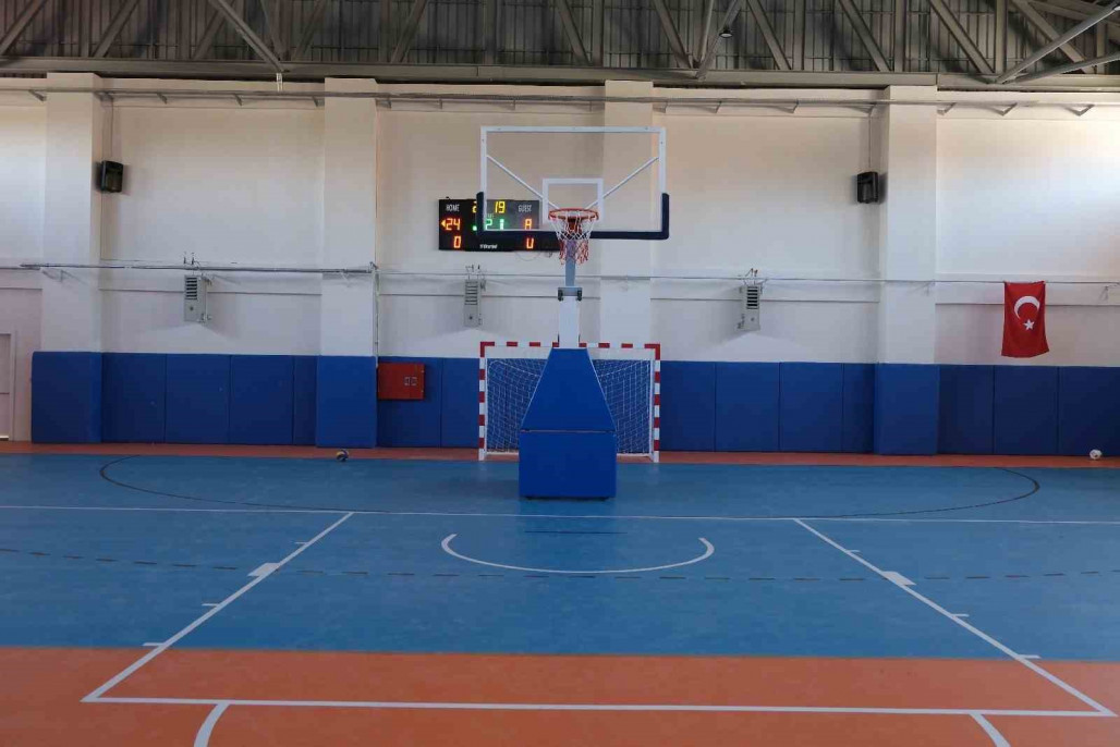 Arguvan'da 500 seyirci kapasiteli kapalı spor salonu tamamlandı