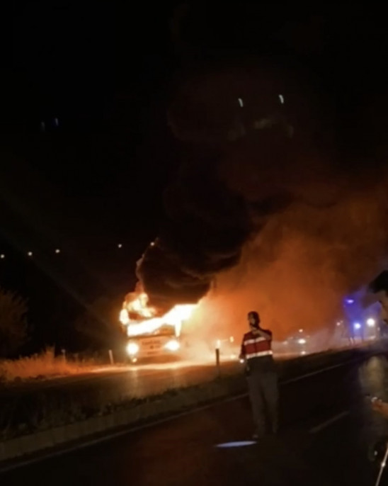 Malatya'da yolcu otobüsü alev alev yandı: Facianın eşiğinden dönüldü