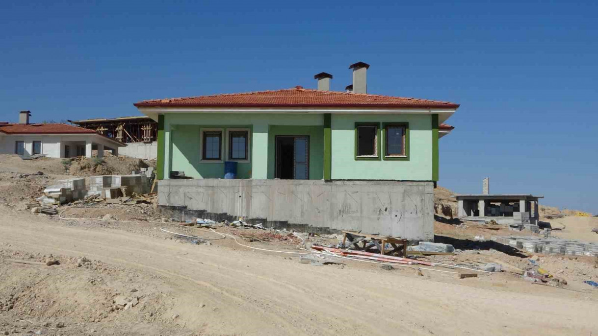 Malatya'daki köy evlerinde çalışmalar hızla sürüyor