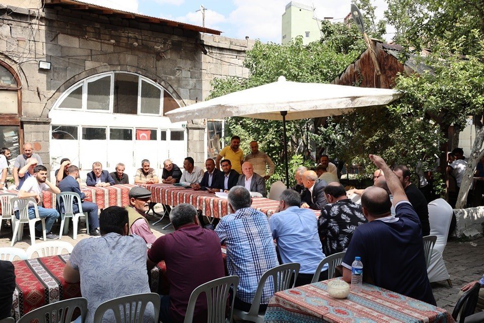 Başkan Sekmen Hacılar Hanı Esnafıyla Bir Araya Geldi