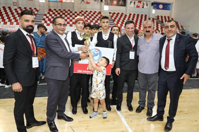 Ağrı’da Türkiye Halk Oyunları Federasyonu Grup Yarışması Düzenlendi