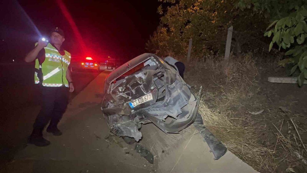 Elazığ’da Kontrolden Çıkan Araç Hurdaya Döndü