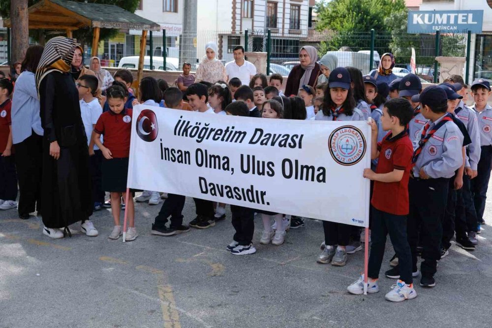 Erzincan’da 42 Bin Öğrenci İçin İlk Ders Zili Çaldı