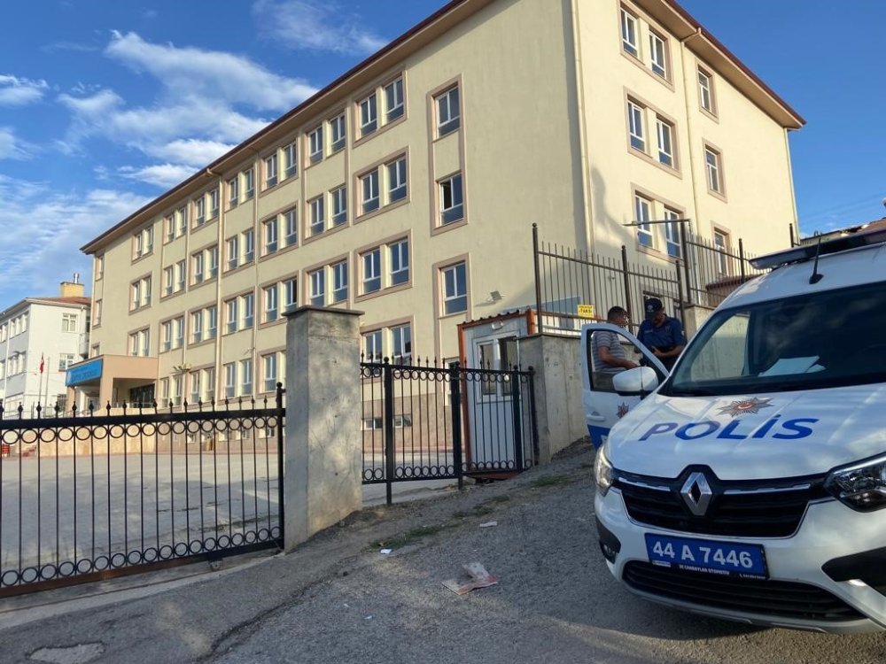 Malatya’da Polis Ekipleri Okul Önlerini Denetledi