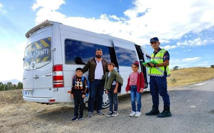 Jandarma Servis Denetimlerini Sürdürüyor