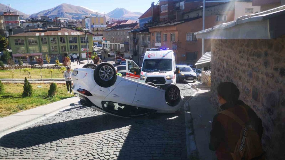 Erzurum’da Araç Takla Attı