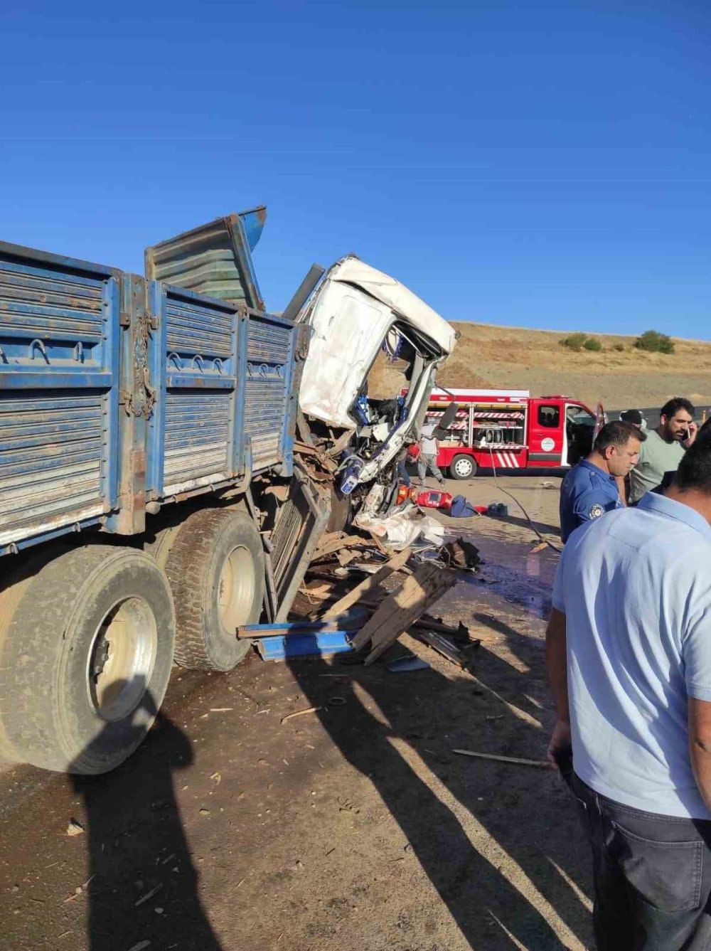 Bingöl’de Kamyon Ve Tırın Karıştığı Kazada: 2 Yaralı