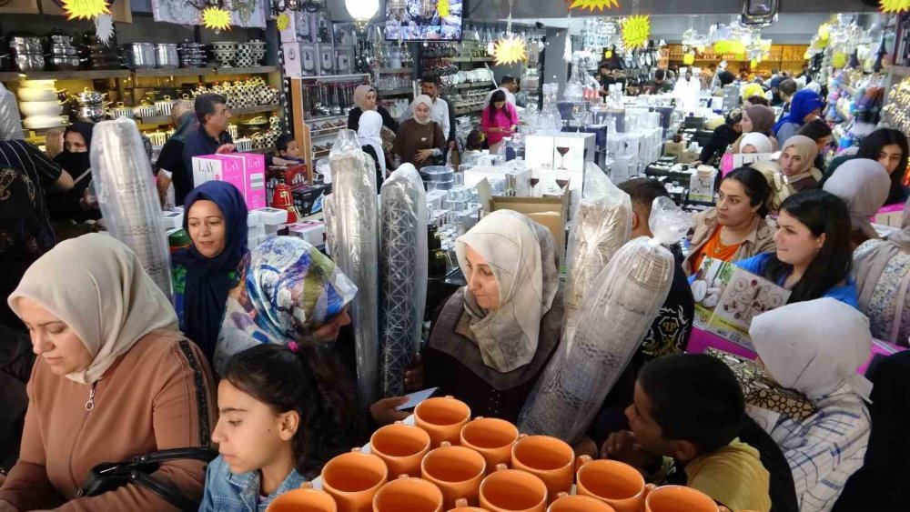 Van’da Halı Kampanyasında İzdiham Oldu