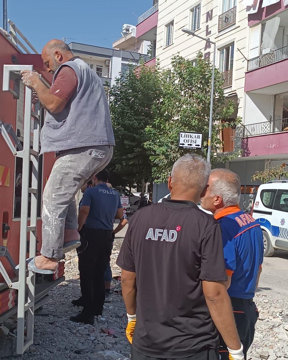 İskelede Mahsur Kaldılar: İtfaiye Ekipleri Kurtardı