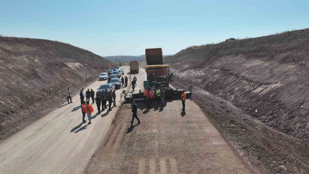 54 Kilometrelik Yol Çalışmaları Hızla Devam Ediyor