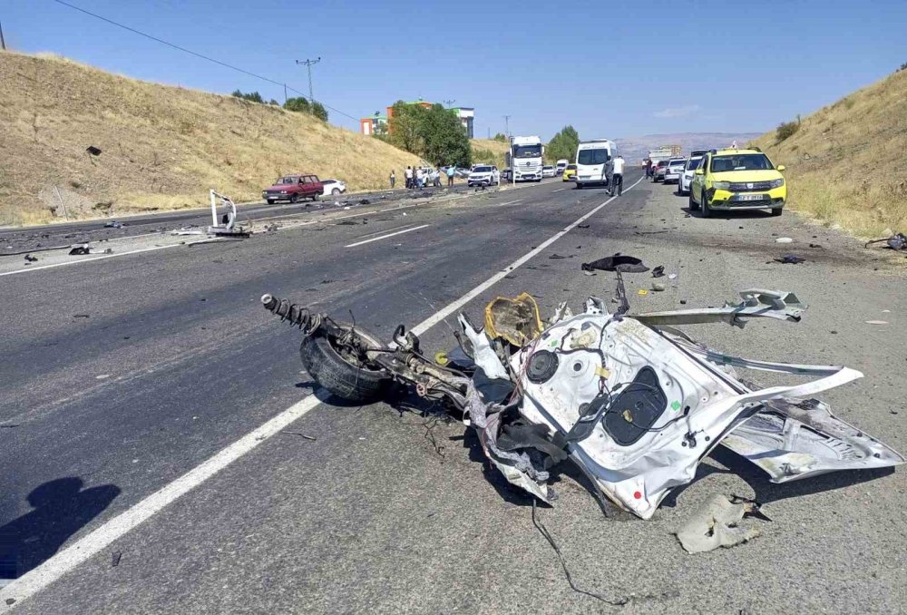 İki Aracın Karıştığı Kazada: 1 Ölü, 2 Yaralı