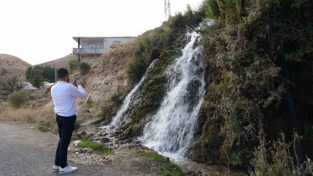 Arpet Şelalesi Yavaş Yavaş Kuruyor