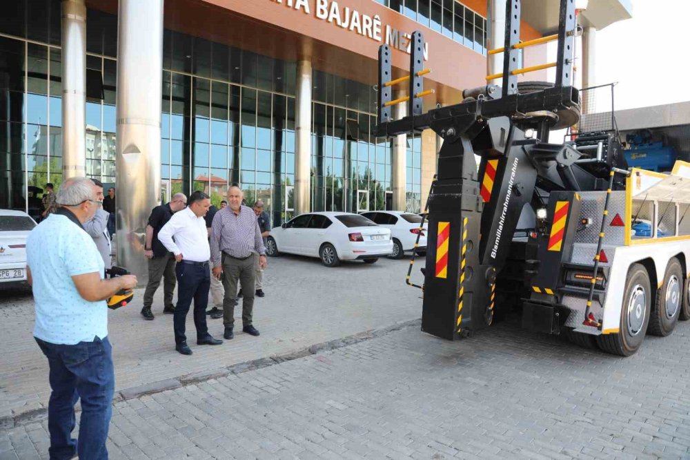 Van Büyükşehir Belediyesi Otobüs Kurtarma Aracını Bünyesine Kattı